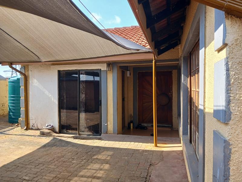 3 Bedroom Property for Sale in Commercia Gauteng