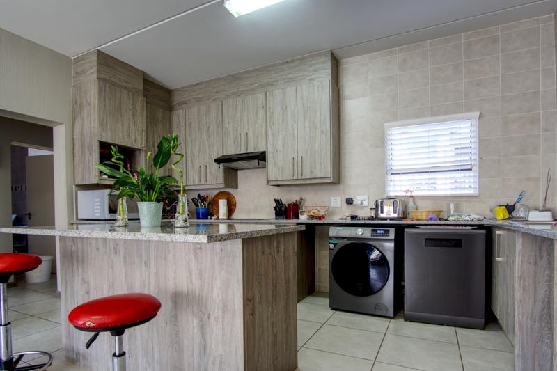 2 Bedroom Property for Sale in Victory Park Gauteng