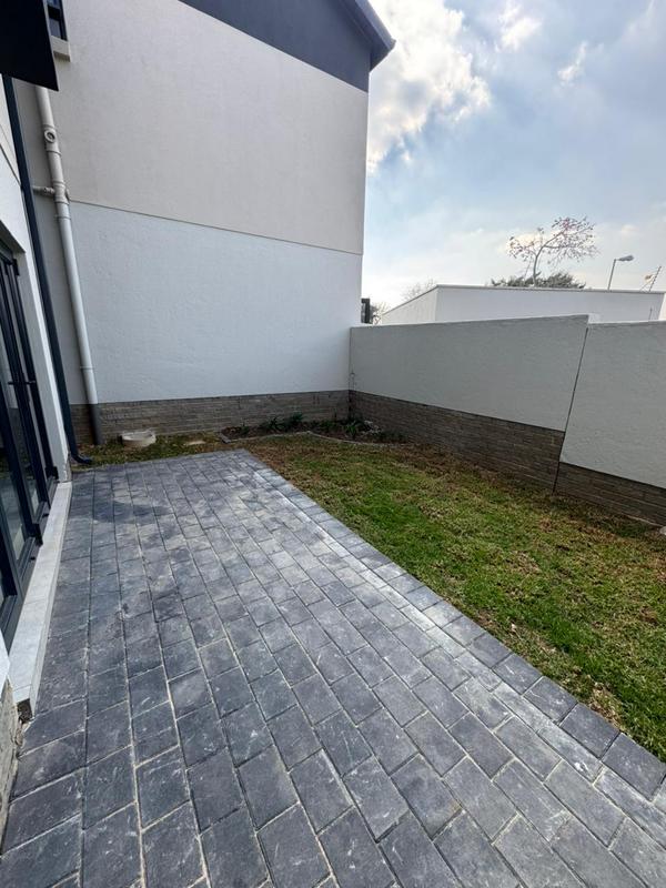 2 Bedroom Property for Sale in Atholl Gauteng
