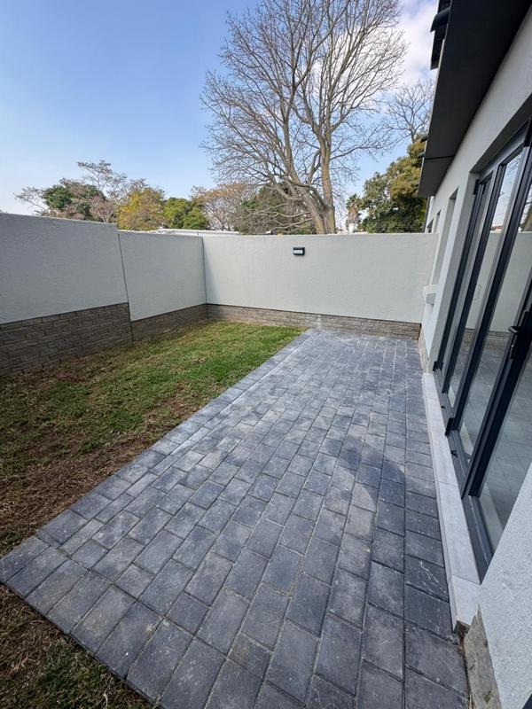 2 Bedroom Property for Sale in Atholl Gauteng