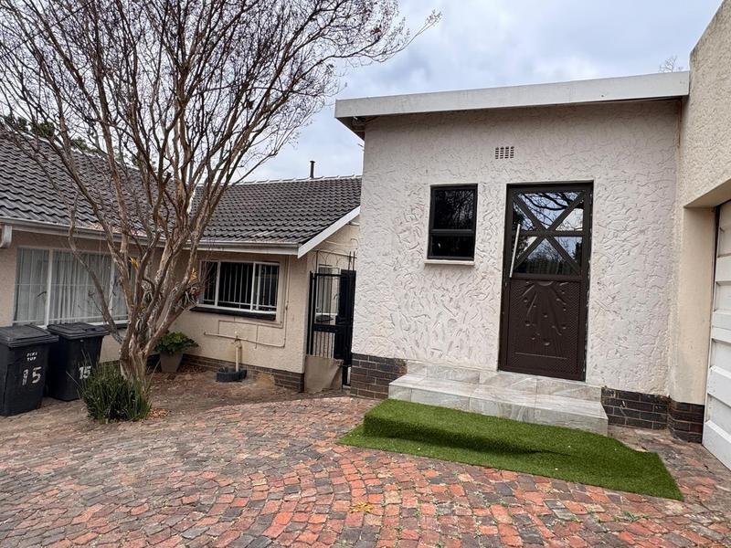 To Let 1 Bedroom Property for Rent in Blairgowrie Gauteng