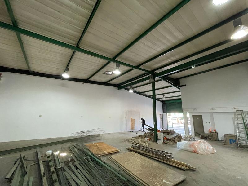 To Let Commercial Property for Rent in Rooihuiskraal Gauteng