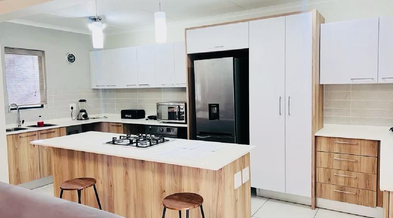 To Let 2 Bedroom Property for Rent in Greenstone Hill Gauteng