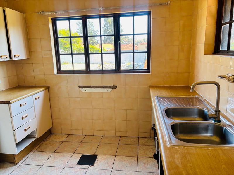To Let 1 Bedroom Property for Rent in Florida Gauteng
