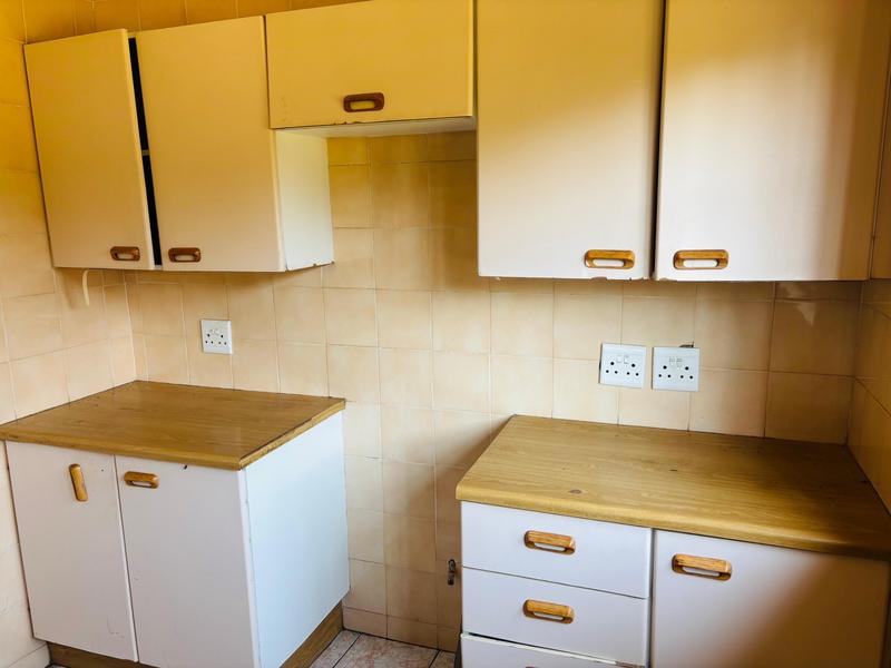 To Let 1 Bedroom Property for Rent in Florida Gauteng
