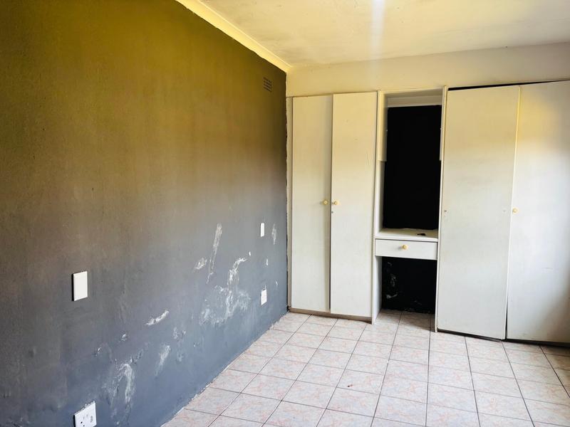 To Let 1 Bedroom Property for Rent in Florida Gauteng