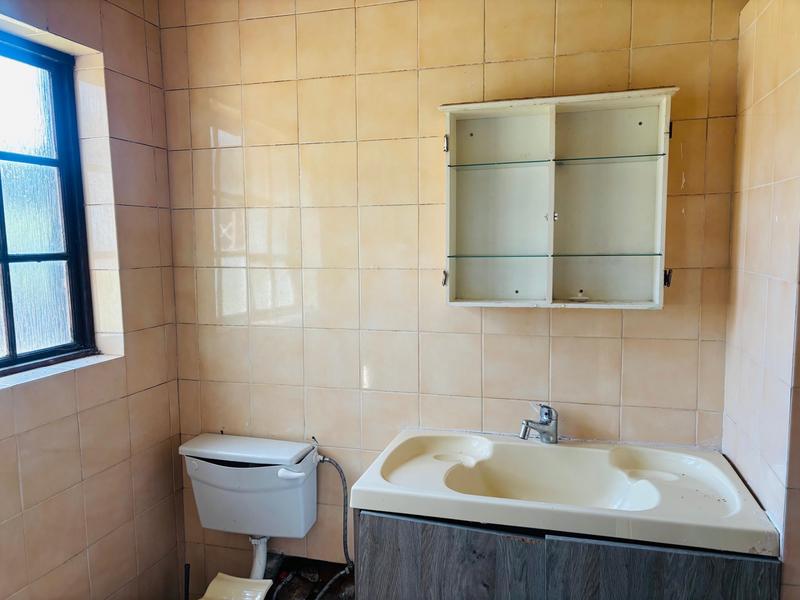 To Let 1 Bedroom Property for Rent in Florida Gauteng