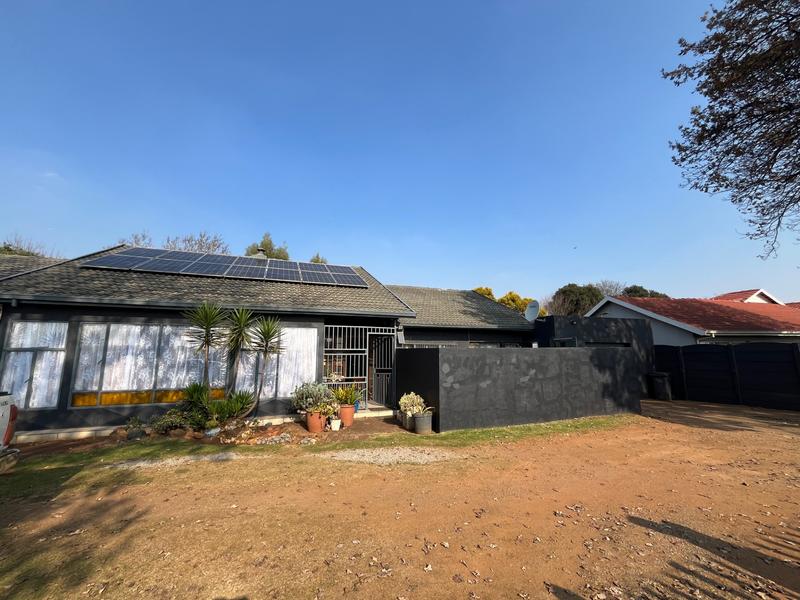 5 Bedroom Property for Sale in Dalpark Gauteng