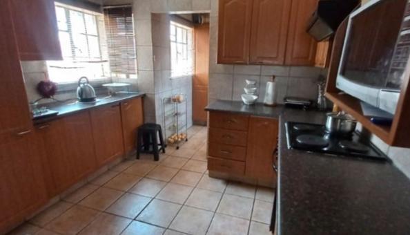 3 Bedroom Property for Sale in Glen Marais Gauteng