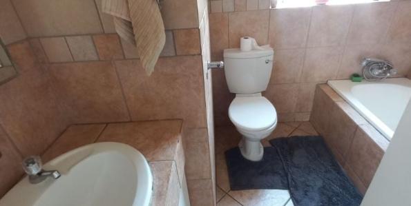 3 Bedroom Property for Sale in Glen Marais Gauteng