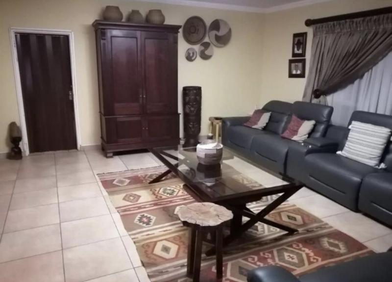 7 Bedroom Property for Sale in Clayville Gauteng