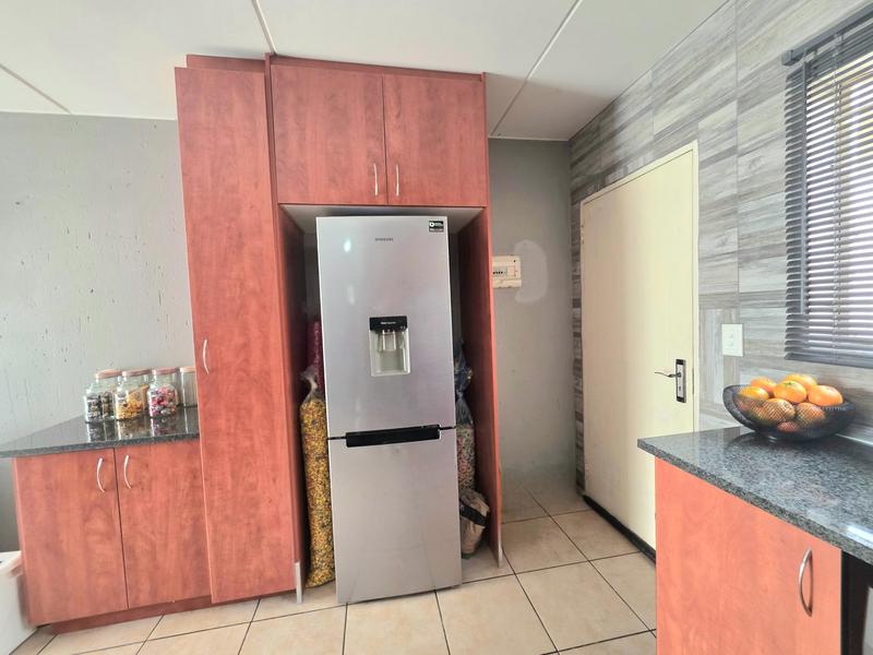 2 Bedroom Property for Sale in Klippoortjie Gauteng