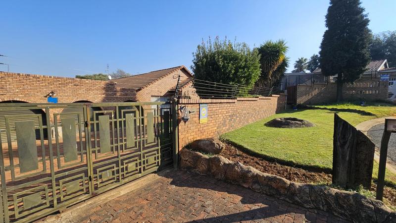 4 Bedroom Property for Sale in Mulbarton Gauteng