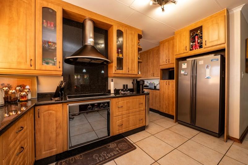 4 Bedroom Property for Sale in Glenvista Gauteng
