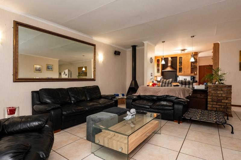 4 Bedroom Property for Sale in Glenvista Gauteng