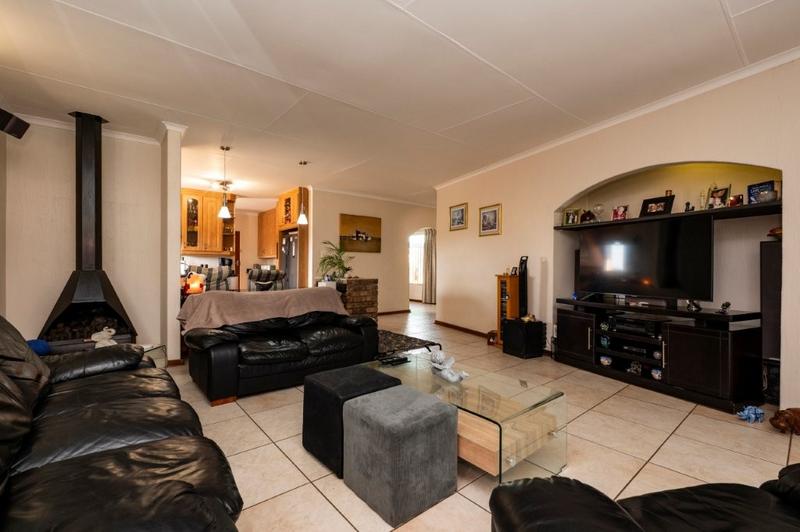 4 Bedroom Property for Sale in Glenvista Gauteng