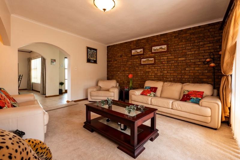 4 Bedroom Property for Sale in Glenvista Gauteng