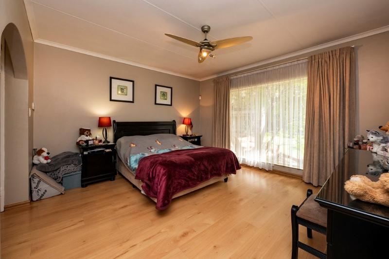 4 Bedroom Property for Sale in Glenvista Gauteng
