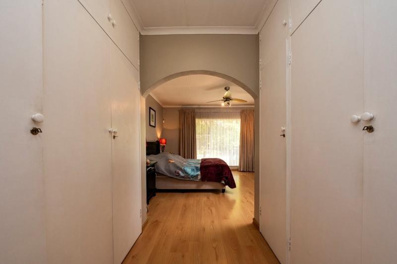 4 Bedroom Property for Sale in Glenvista Gauteng