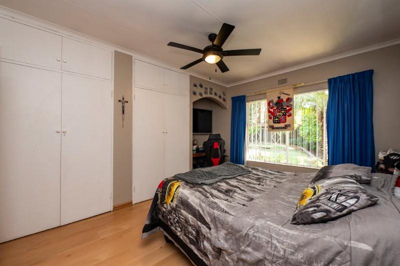 4 Bedroom Property for Sale in Glenvista Gauteng
