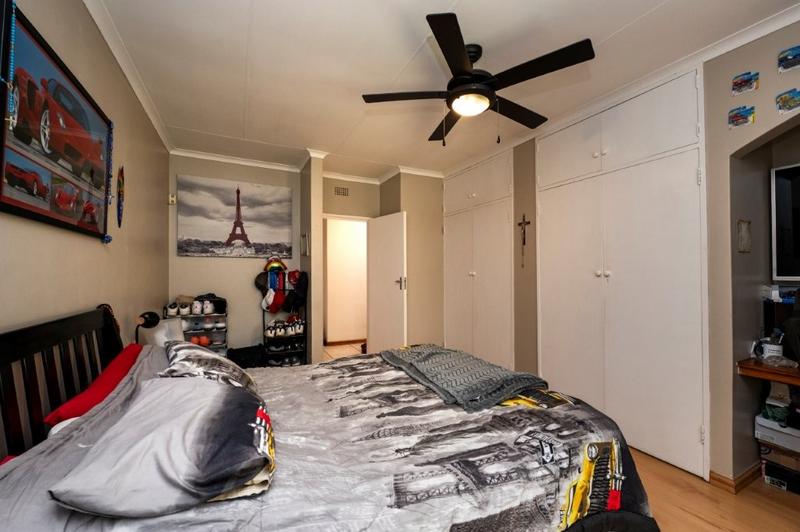 4 Bedroom Property for Sale in Glenvista Gauteng