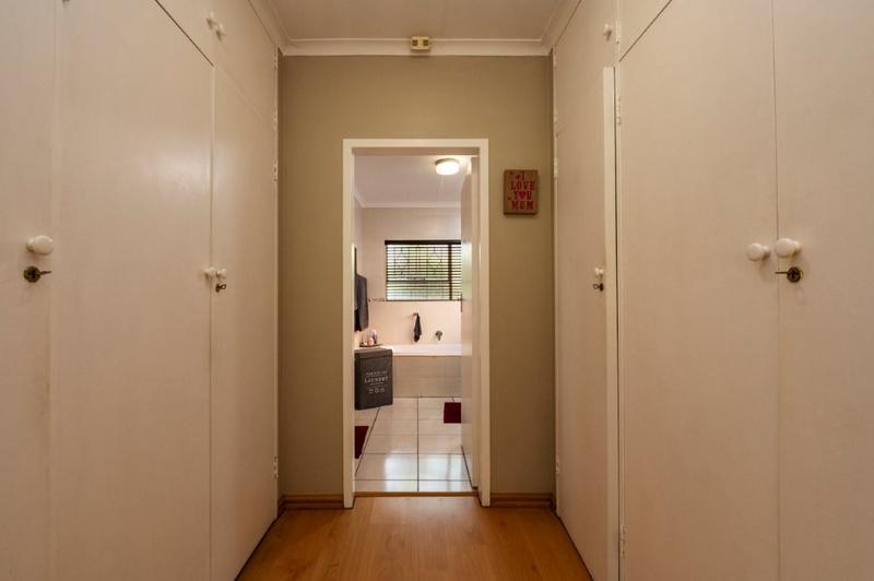 4 Bedroom Property for Sale in Glenvista Gauteng