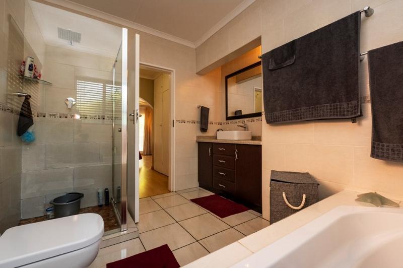 4 Bedroom Property for Sale in Glenvista Gauteng