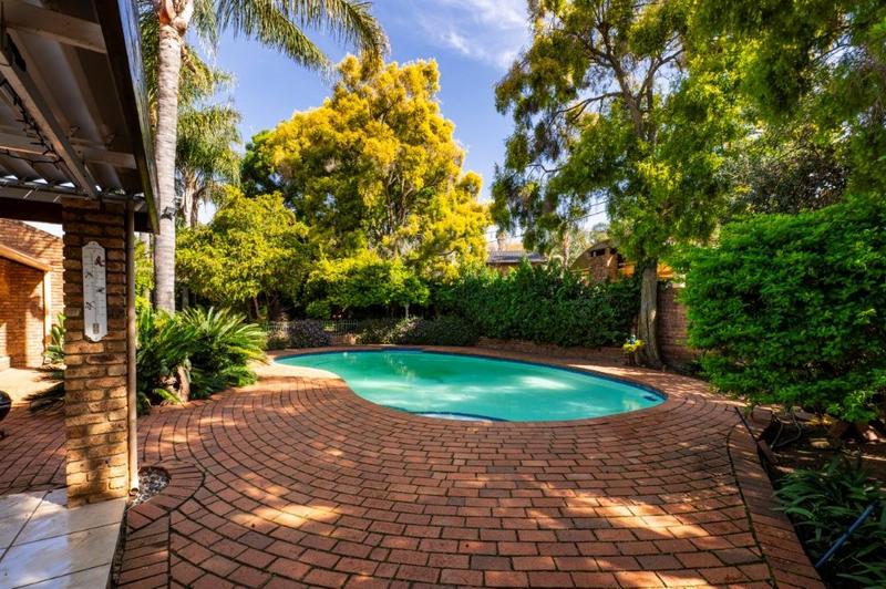 4 Bedroom Property for Sale in Glenvista Gauteng