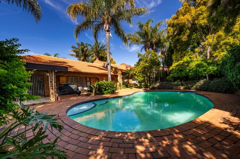 4 Bedroom Property for Sale in Glenvista Gauteng