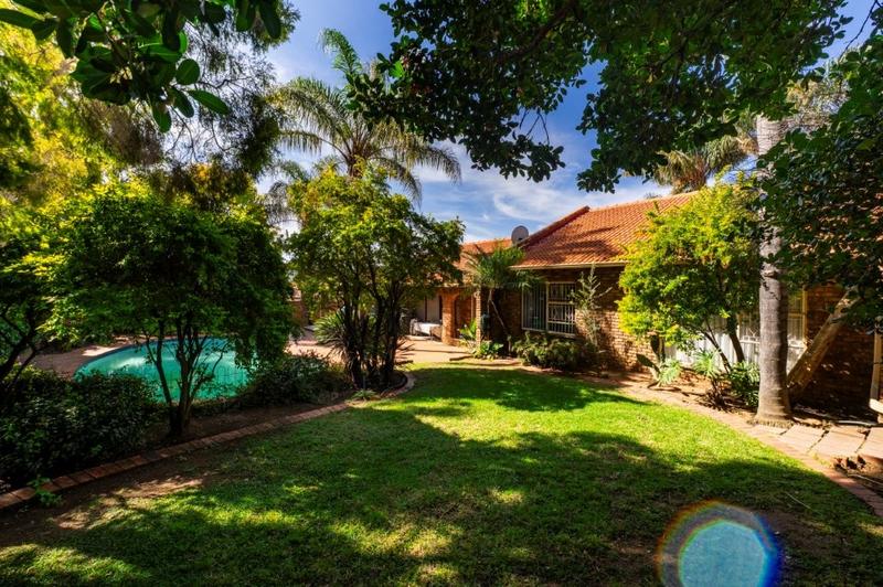 4 Bedroom Property for Sale in Glenvista Gauteng