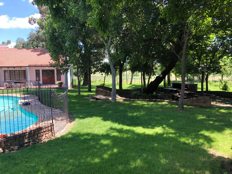 10 Bedroom Property for Sale in Knopjeslaagte Gauteng