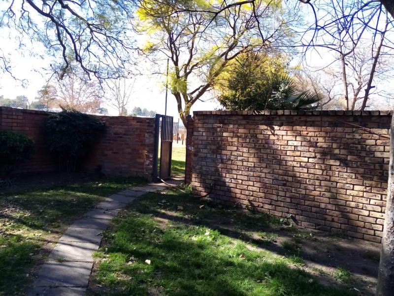 10 Bedroom Property for Sale in Knopjeslaagte Gauteng