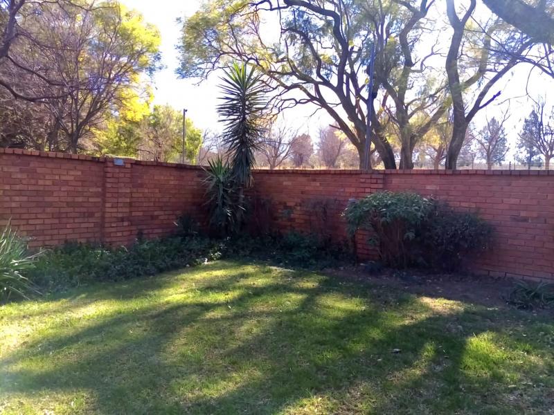 10 Bedroom Property for Sale in Knopjeslaagte Gauteng
