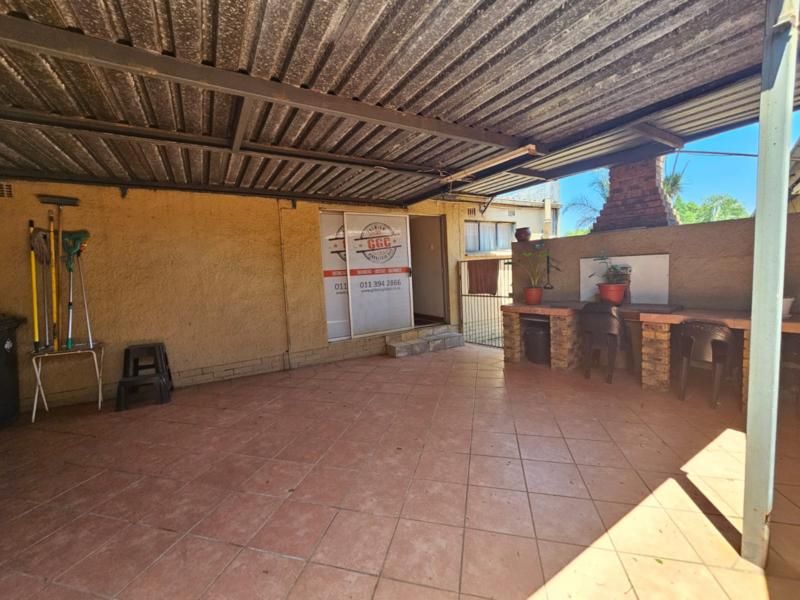8 Bedroom Property for Sale in Kempton Park Ext 5 Gauteng