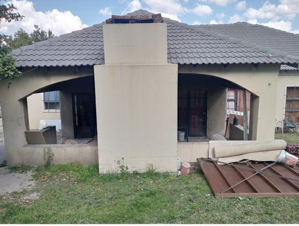 4 Bedroom Property for Sale in Vorna Valley Gauteng