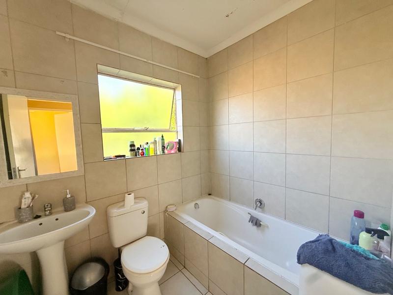 2 Bedroom Property for Sale in Staalrus Gauteng