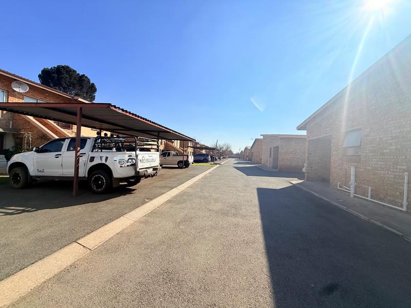 2 Bedroom Property for Sale in Staalrus Gauteng