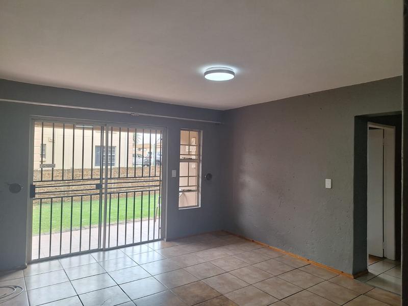 2 Bedroom Property for Sale in Sonneveld Gauteng
