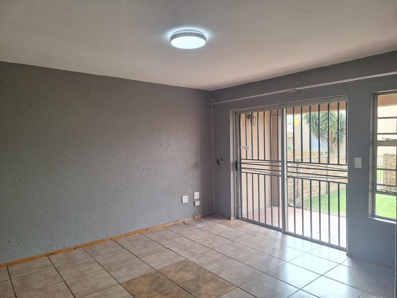 2 Bedroom Property for Sale in Sonneveld Gauteng