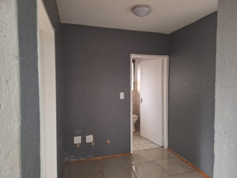 2 Bedroom Property for Sale in Sonneveld Gauteng