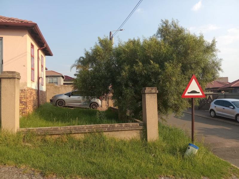 3 Bedroom Property for Sale in Clayville Gauteng