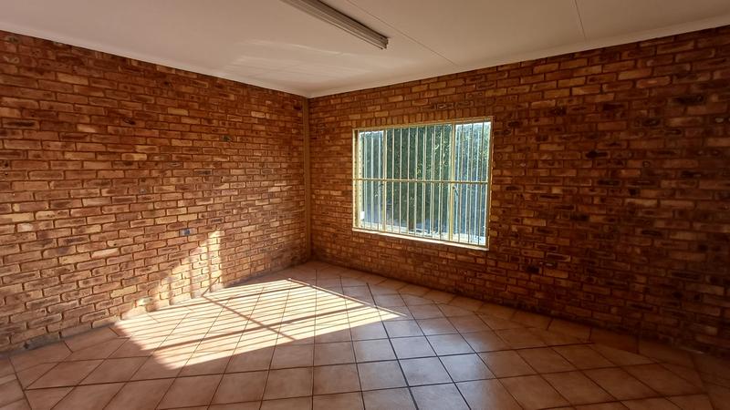 To Let Commercial Property for Rent in Hennopspark Gauteng