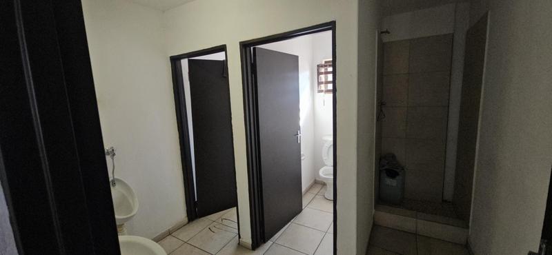 To Let Commercial Property for Rent in Randjespark Gauteng