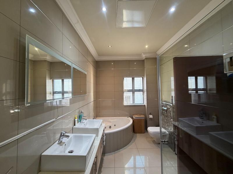 4 Bedroom Property for Sale in Blue Valley Golf Estate Gauteng