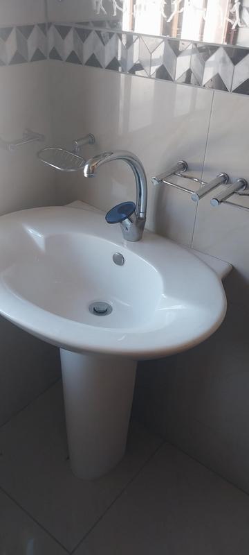 To Let 1 Bedroom Property for Rent in Edenvale Gauteng