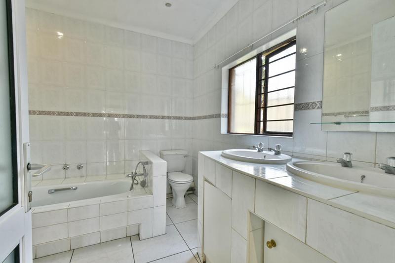 4 Bedroom Property for Sale in Linden Gauteng