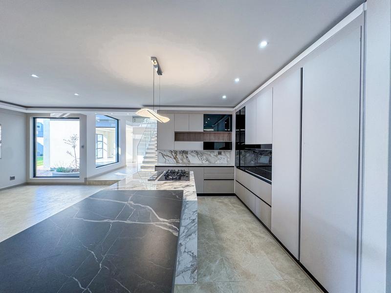 6 Bedroom Property for Sale in Midstream Heights Gauteng