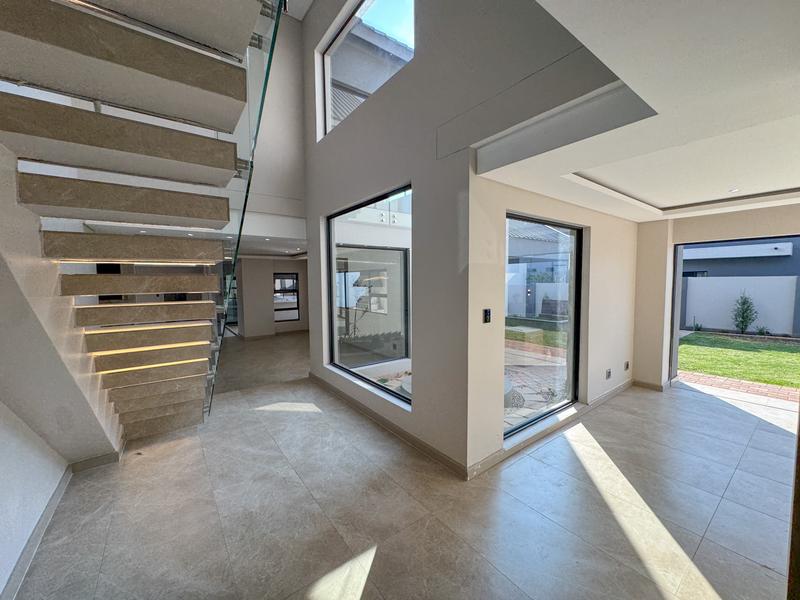 6 Bedroom Property for Sale in Midstream Heights Gauteng