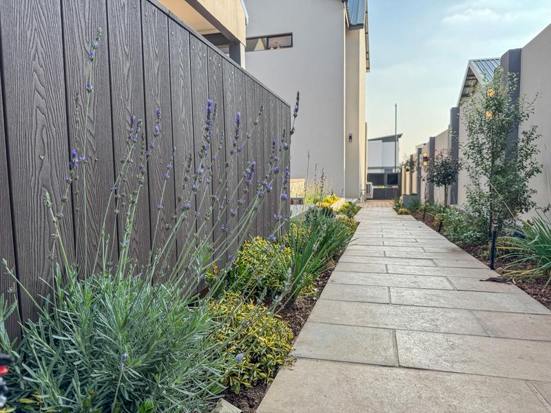 6 Bedroom Property for Sale in Midstream Heights Gauteng