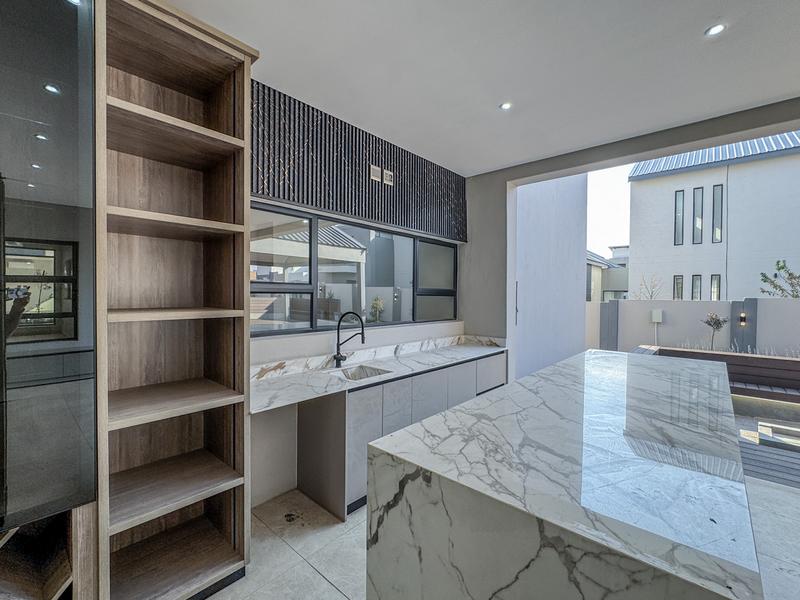 6 Bedroom Property for Sale in Midstream Heights Gauteng